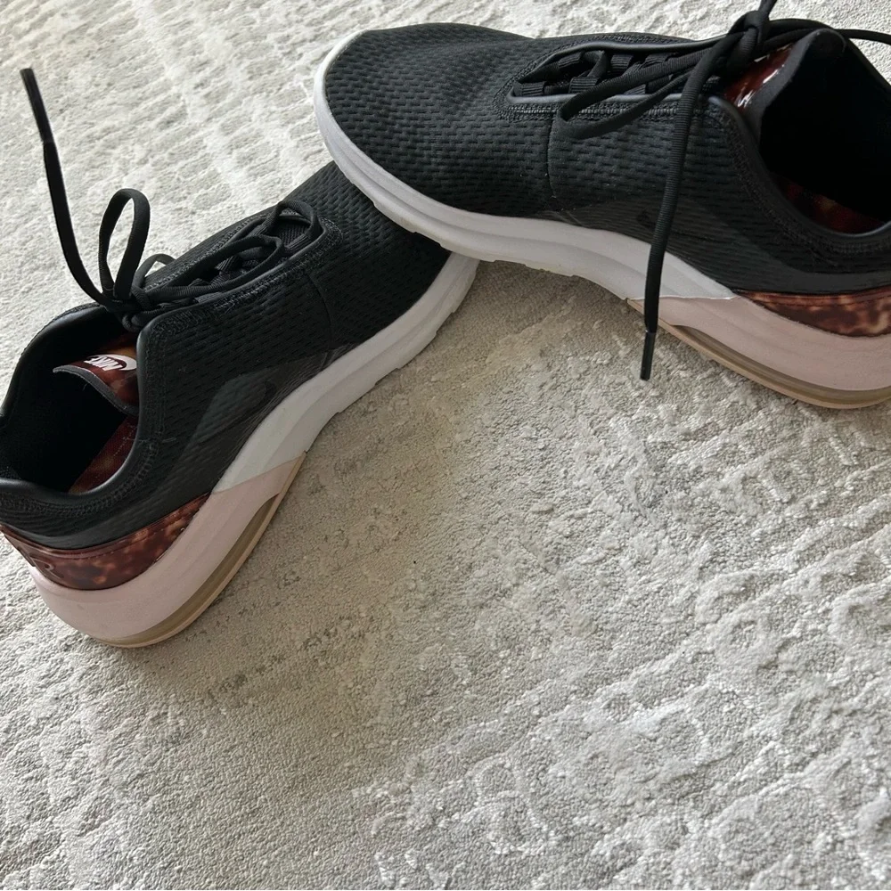 ⭐️ Nike air black sneakers with tortoise and pink accents size 9 - Picture 11 of 11